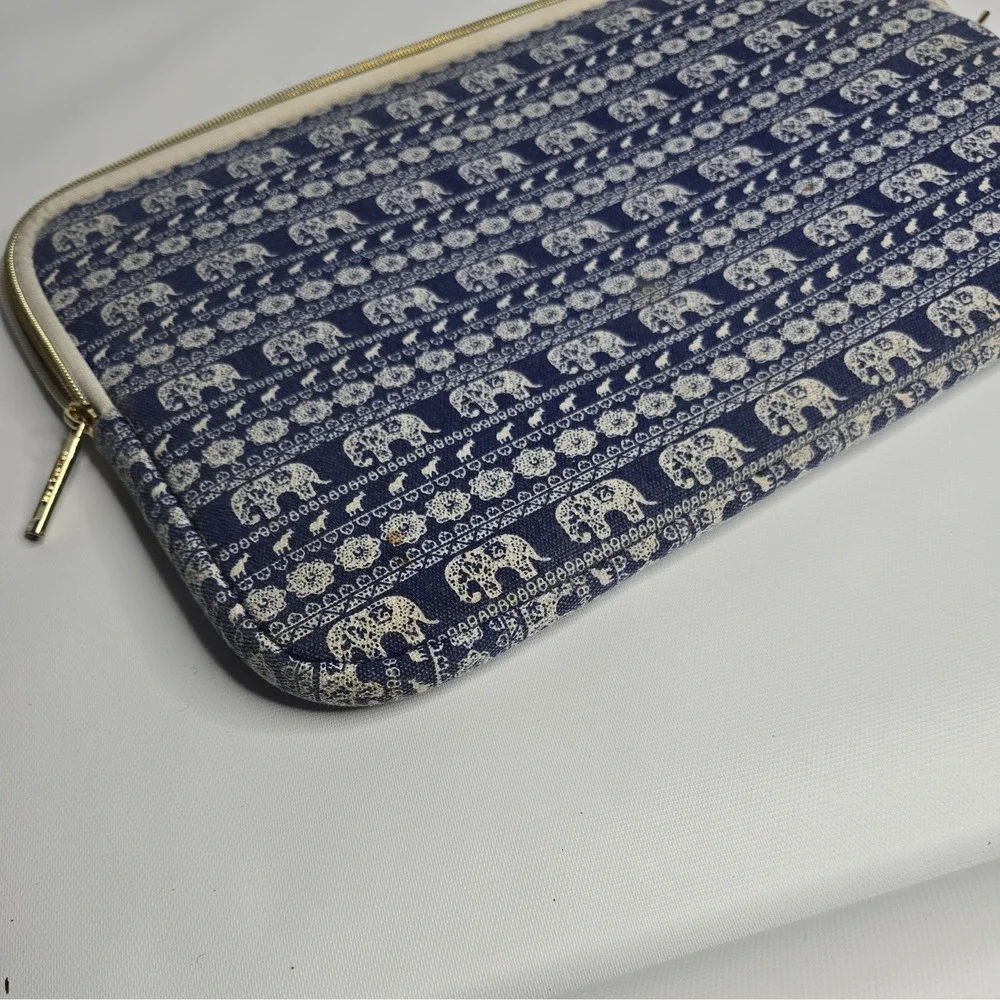 Kayond Elephant Design Laptop / Tablet Sleeve Case. Zipper, padded, 14x10. EUC